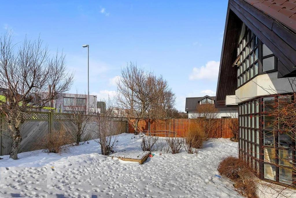 Icelandic Art Garden Villa W. Parking In Centre City Рейкьявик Экстерьер фото