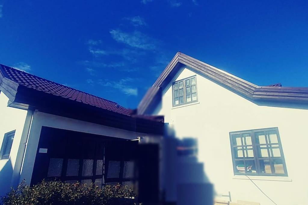 Icelandic Art Garden Villa W. Parking In Centre City Рейкьявик Экстерьер фото